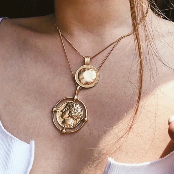 Jewelry - Last one -Coin chain layered necklace